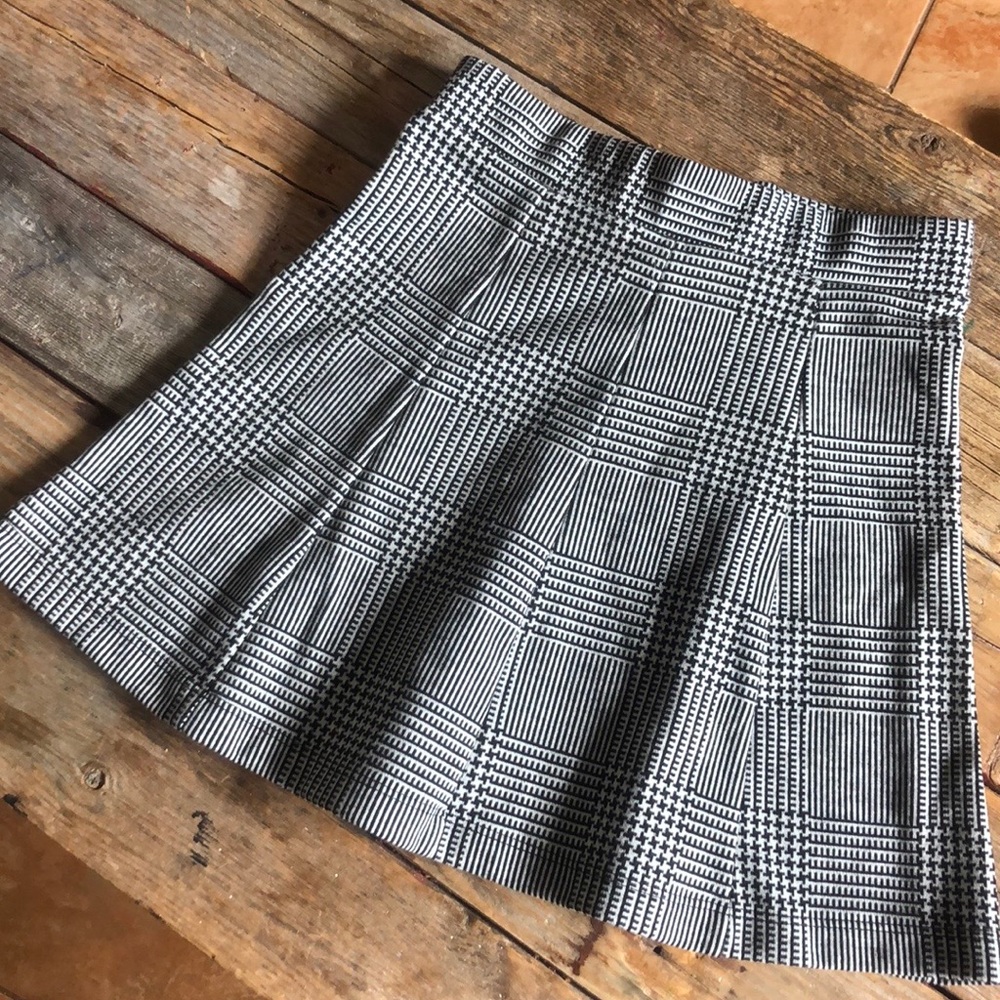 Art Class Hounds Tooth Skirt